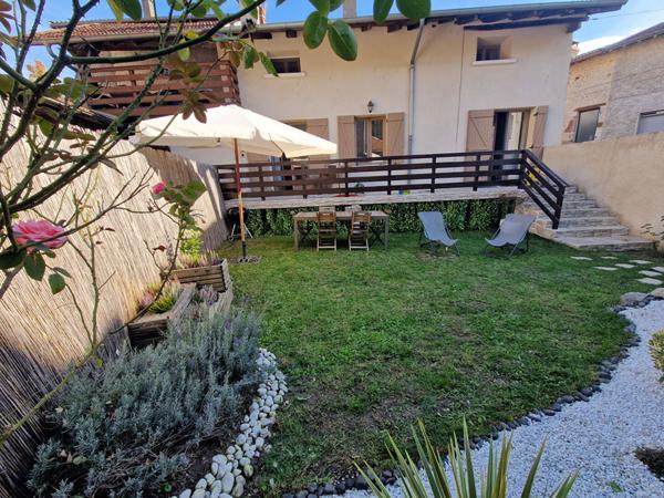 Maison de ville - 3 pieces - Centre de Meximieux - 86m² -terrain 138 m²