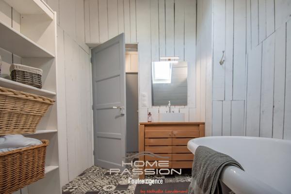Maison
                                                                                                                                                                                                                                                                                                                        6 pièce(s)                                                                                                                                                                                                          3 chambre(s)                                                                                                                                                                                                          143  m²