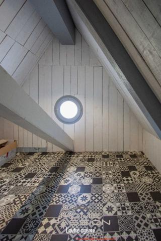 Maison
                                                                                                                                                                                                                                                                                                                        6 pièce(s)                                                                                                                                                                                                          3 chambre(s)                                                                                                                                                                                                          143  m²