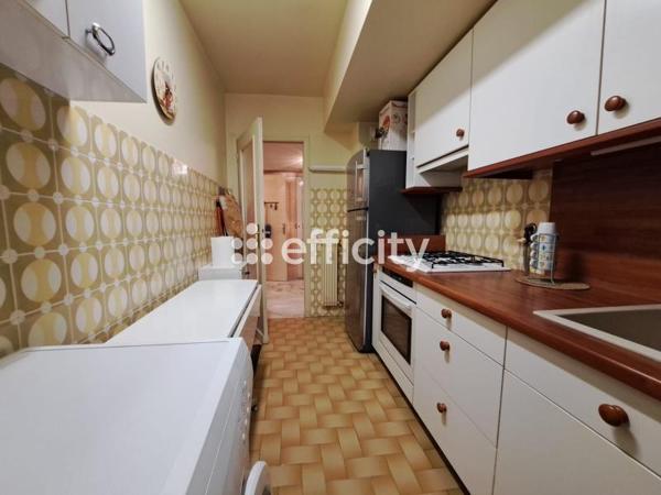 Appartement
         2 pièces
        - 58 m² 395 000 € *