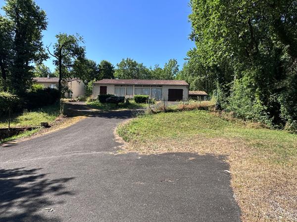 16400 LA COURONNE Maison de plain pied 5 pièces - piscine et jardin à La Couronne