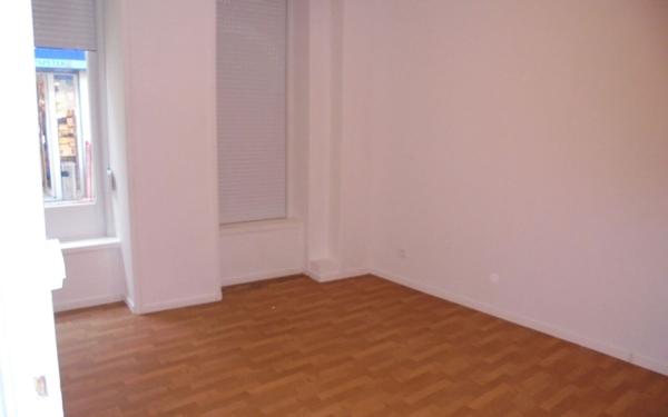 Appartement à louer    2 pièces • 65 m2 Laon