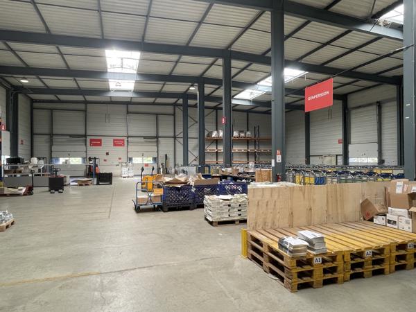 Local D’activité 2421m² – Trelaze