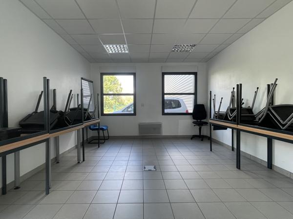 Local D’activité 2421m² – Trelaze