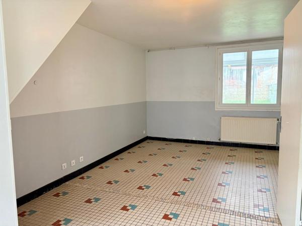 Maison familiale avec jardin, véranda, cave et puits