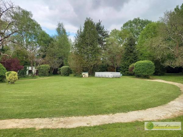 Charmante maison familiale à Aigre – lumineuse, spacieuse, avec jardin arboré