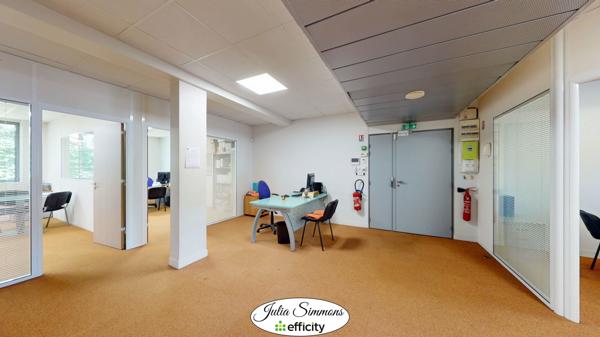 Bureau
         6 pièces
        - 144 m² Exclusivité 308 000 € *