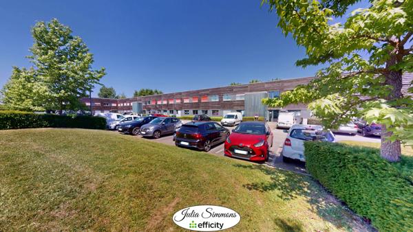Bureau
         6 pièces
        - 144 m² Exclusivité 308 000 € *