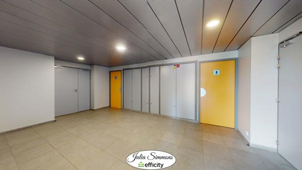 Bureau
         6 pièces
        - 144 m² Exclusivité 308 000 € *