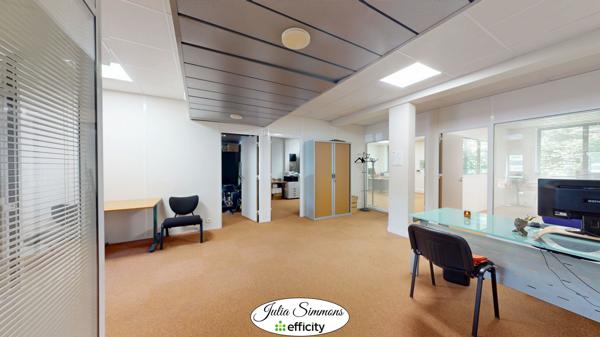 Bureau
         6 pièces
        - 144 m² Exclusivité 308 000 € *