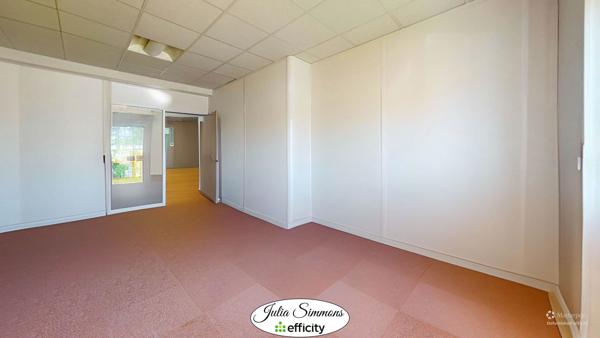 Bureau
         6 pièces
        - 144 m² Exclusivité 308 000 € *