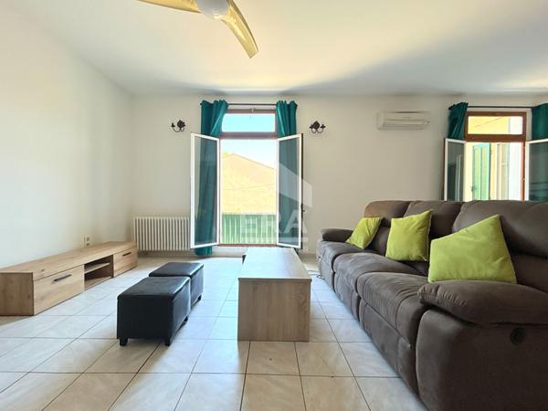A LOUER 84120 PERTUIS APPARTEMENT MEUBLE 4 PIECES D'ENVIRON 95M² AVEC TERRASSE, COUR ET GARAGE
