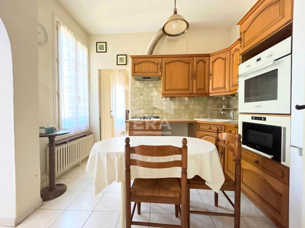 A LOUER 84120 PERTUIS APPARTEMENT MEUBLE 4 PIECES D'ENVIRON 95M² AVEC TERRASSE, COUR ET GARAGE