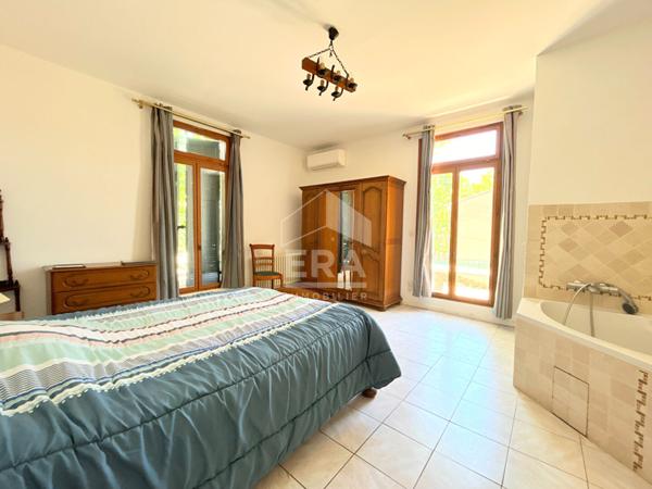 A LOUER 84120 PERTUIS APPARTEMENT MEUBLE 4 PIECES D'ENVIRON 95M² AVEC TERRASSE, COUR ET GARAGE