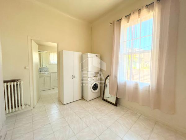 A LOUER 84120 PERTUIS APPARTEMENT MEUBLE 4 PIECES D'ENVIRON 95M² AVEC TERRASSE, COUR ET GARAGE