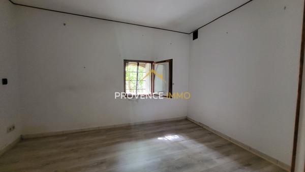 Eyguières (13430) MAISON DE VILLE AVEC TERRASSE + STUDIO A RENOVER