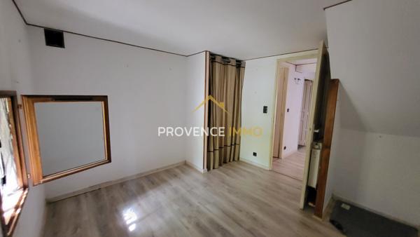 Eyguières (13430) MAISON DE VILLE AVEC TERRASSE + STUDIO A RENOVER