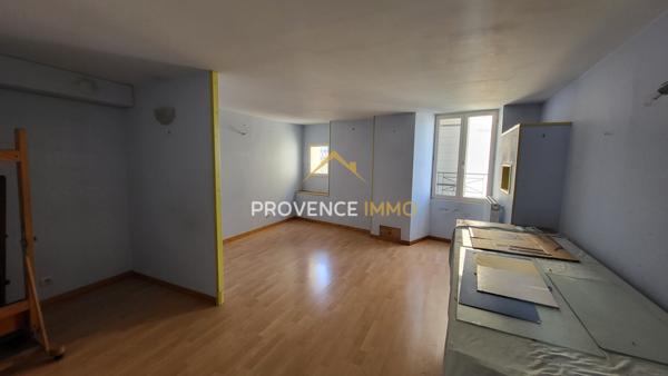 Eyguières (13430) MAISON DE VILLE AVEC TERRASSE + STUDIO A RENOVER