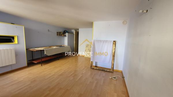 Eyguières (13430) MAISON DE VILLE AVEC TERRASSE + STUDIO A RENOVER