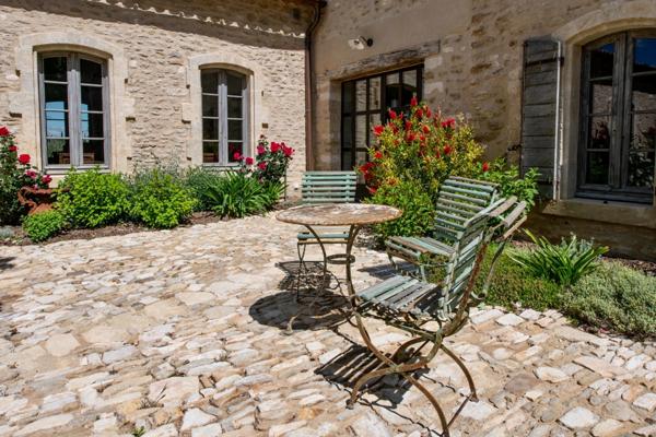 Maison à vendre aux portes de ROUSSILLON (84) 5 chambres, piscine, jardin paysagé