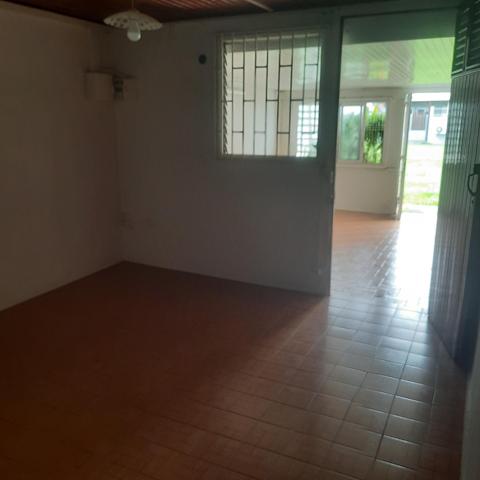 Maison atypique de 2 grandes pièces et 2 petites