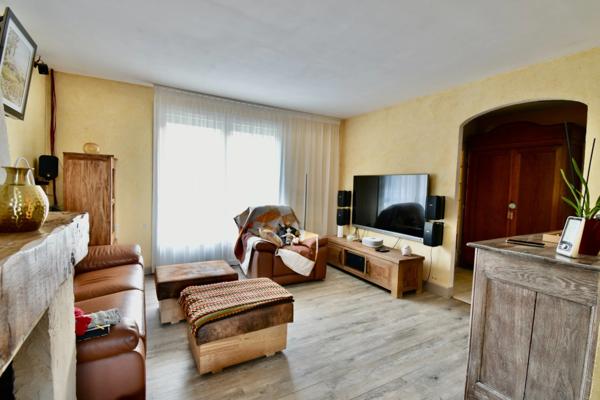 A vendre 0rsay maison 3 niveaux, dépendance, fort potentiel