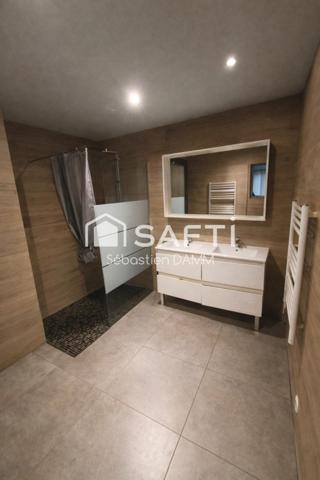 Petite maison de 100 m² avec potentiel, idéale pour projet d’habitation ou investissement à Mulhouse.