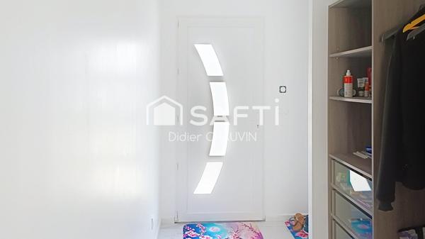 Maison plain pied avec de beaux volumes.