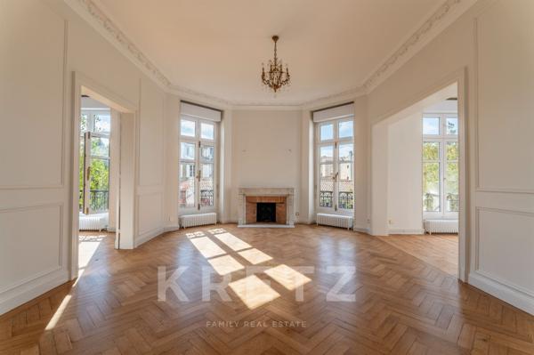 Bordeaux - Triangle d'Or - Appartement rénové avec 3 chambres et stationnement