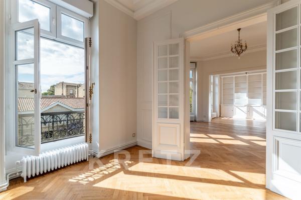Bordeaux - Triangle d'Or - Appartement rénové avec 3 chambres et stationnement