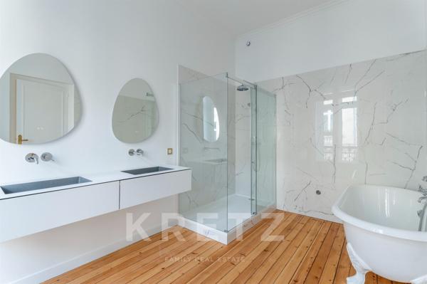 Bordeaux - Triangle d'Or - Appartement rénové avec 3 chambres et stationnement