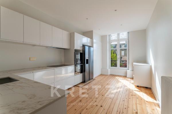 Bordeaux - Triangle d'Or - Appartement rénové avec 3 chambres et stationnement