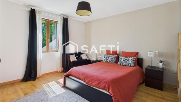 Demeure contemporaine avec parc arboré