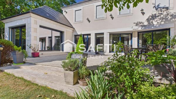 Demeure contemporaine avec parc arboré