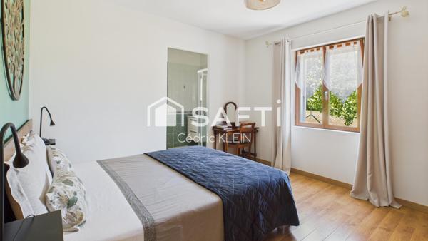 Demeure contemporaine avec parc arboré