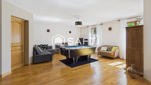 Demeure contemporaine avec parc arboré