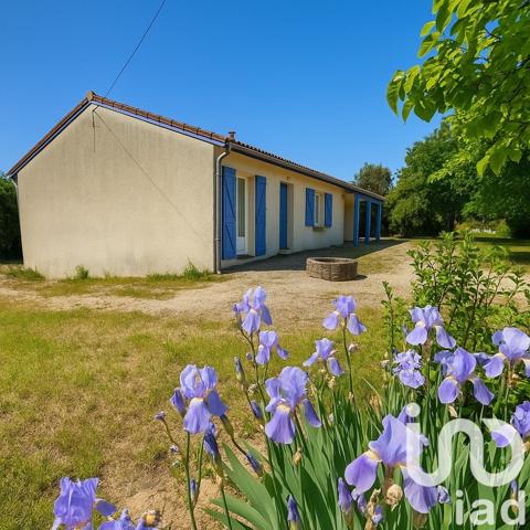 Maison 4 pièces de 95 m² à MERCUROL (26600)