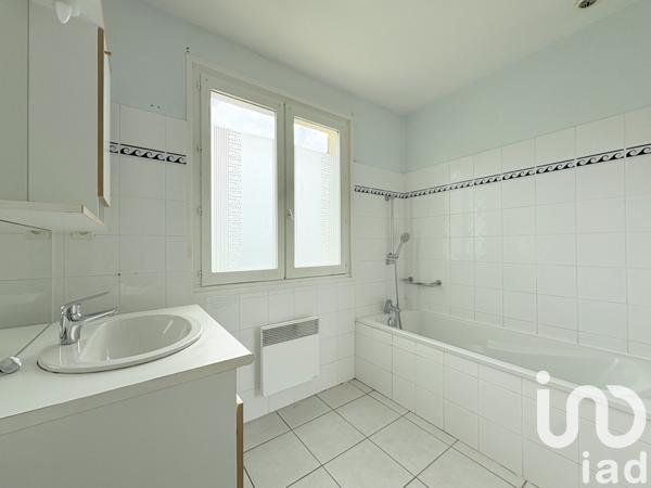 Maison 4 pièces de 95 m² à MERCUROL (26600)