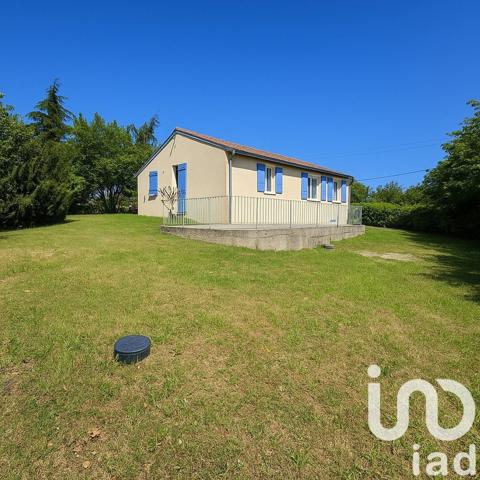 Maison 4 pièces de 95 m² à MERCUROL (26600)