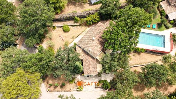 Propriété de caractère avec piscine, dépendance et jardin méditerranéen