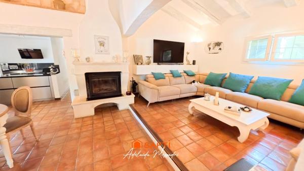 Propriété de caractère avec piscine, dépendance et jardin méditerranéen