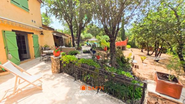 Propriété de caractère avec piscine, dépendance et jardin méditerranéen