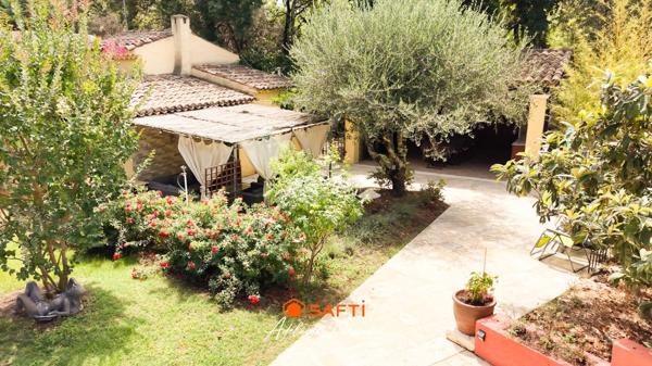 Propriété de caractère avec piscine, dépendance et jardin méditerranéen