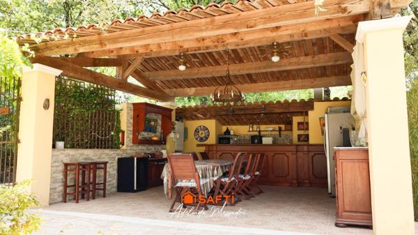 Propriété de caractère avec piscine, dépendance et jardin méditerranéen