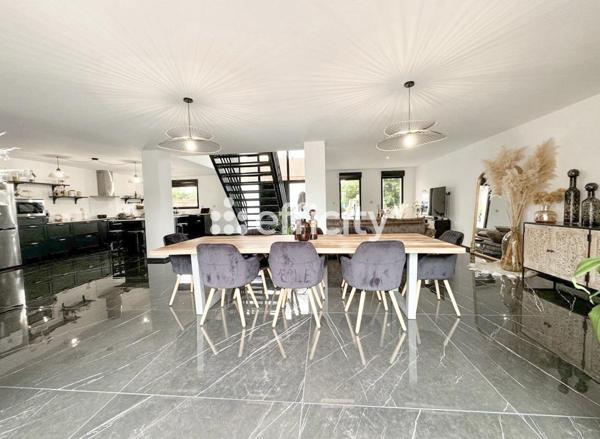 Maison 7 pièces - 212 m²