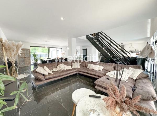 Maison 7 pièces - 212 m²