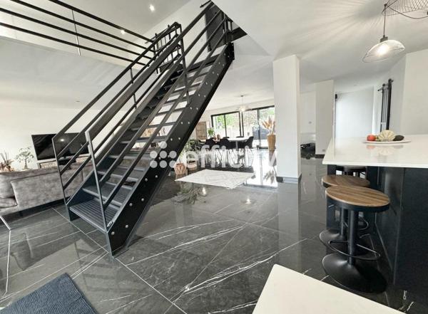 Maison 7 pièces - 212 m²