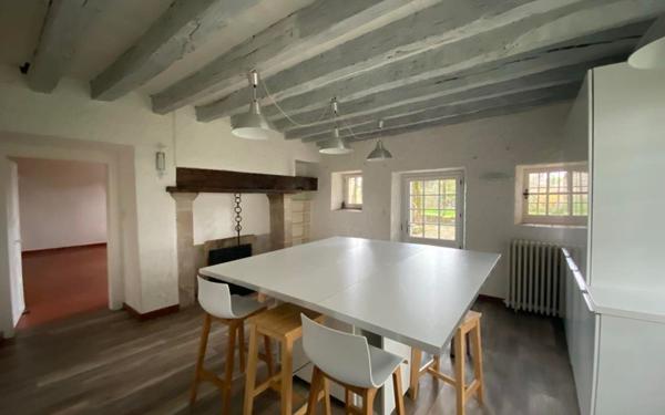 Maison à louer    9 pièces •  Sieurac