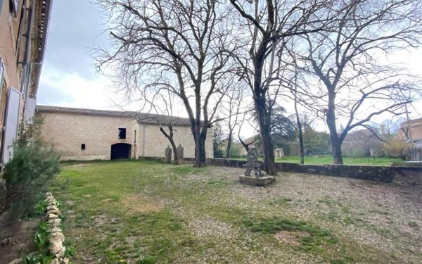 Maison à louer    9 pièces •  Sieurac