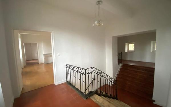 Maison à louer    9 pièces •  Sieurac